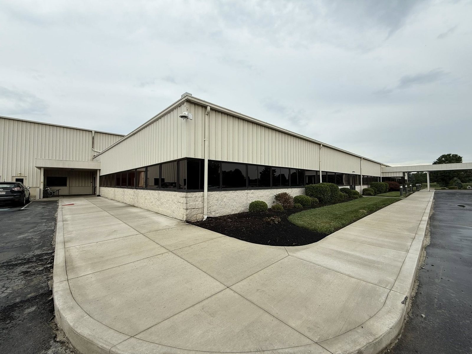 Commercial concrete flatwork and approach